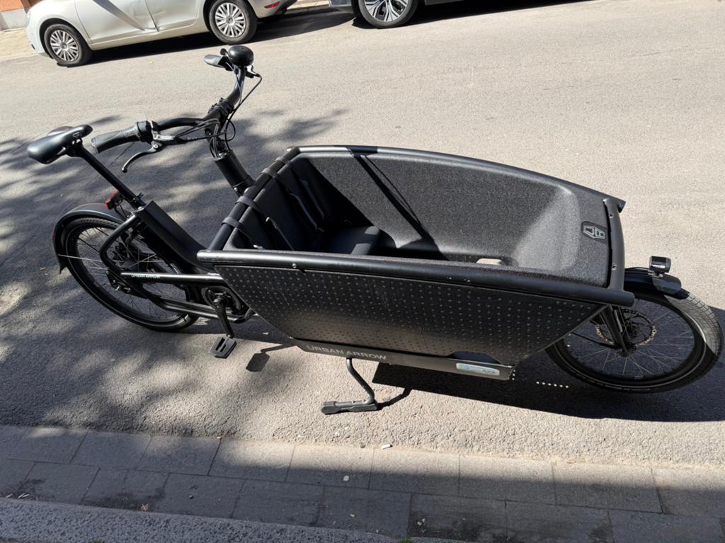 Urban Arrow Family uit 2024, Fietsen en Brommers, 4 kinderen of meer, Elektrisch, Zo goed als nieuw, Schijfrem