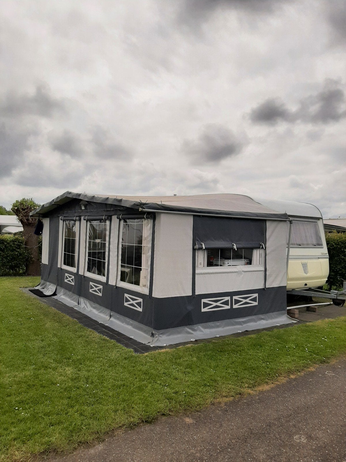 Te koop: Caravan Tabbert + volledige inboedel + voortent, Enlèvement