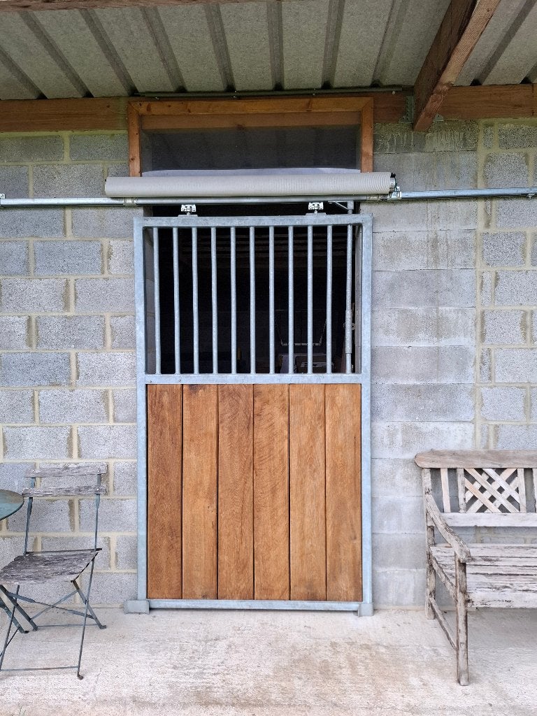 Portes box à chevaux, Stalling, 2 of 3 paarden of pony's