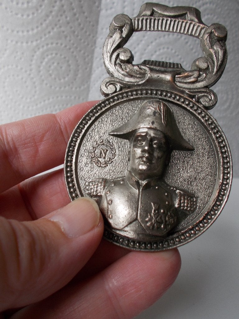 Flesopener Vintage Napoleon Paris metalen souvenir, Antiquités & Art, Enlèvement ou Envoi