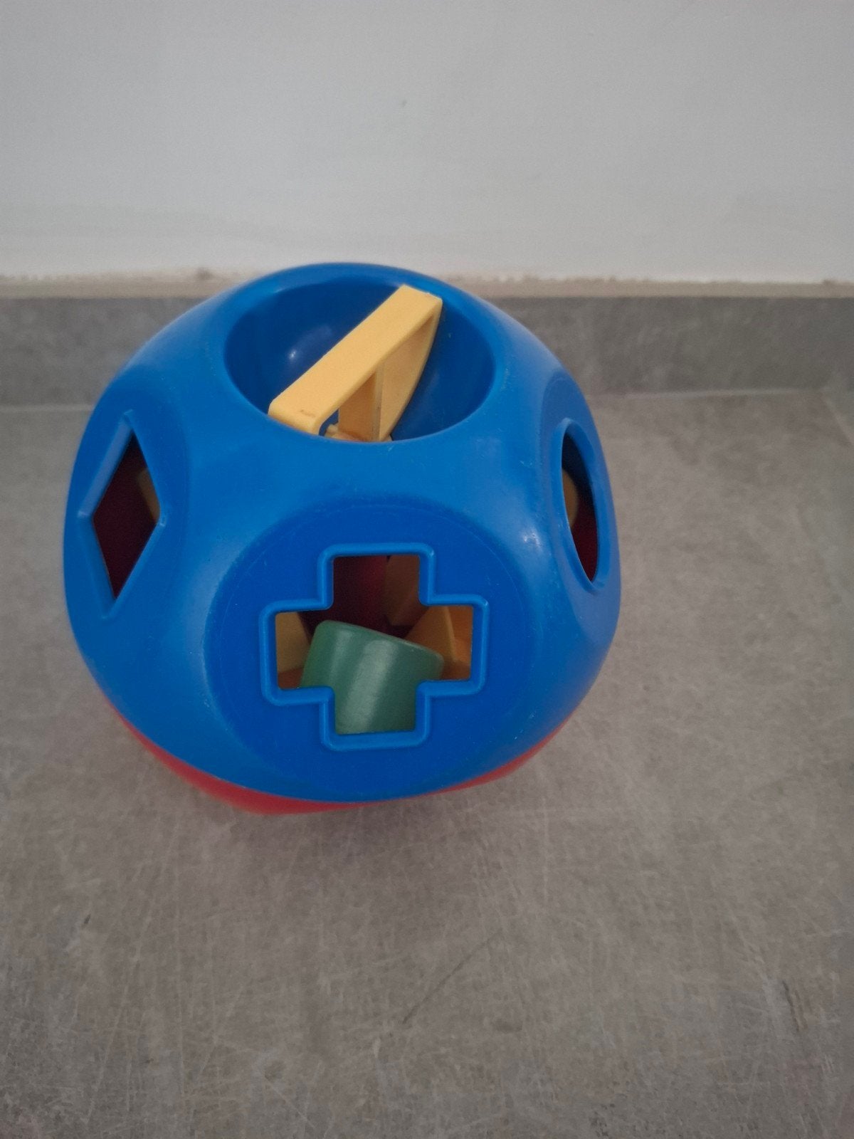 Tupperware vormen speelbal, Enlèvement