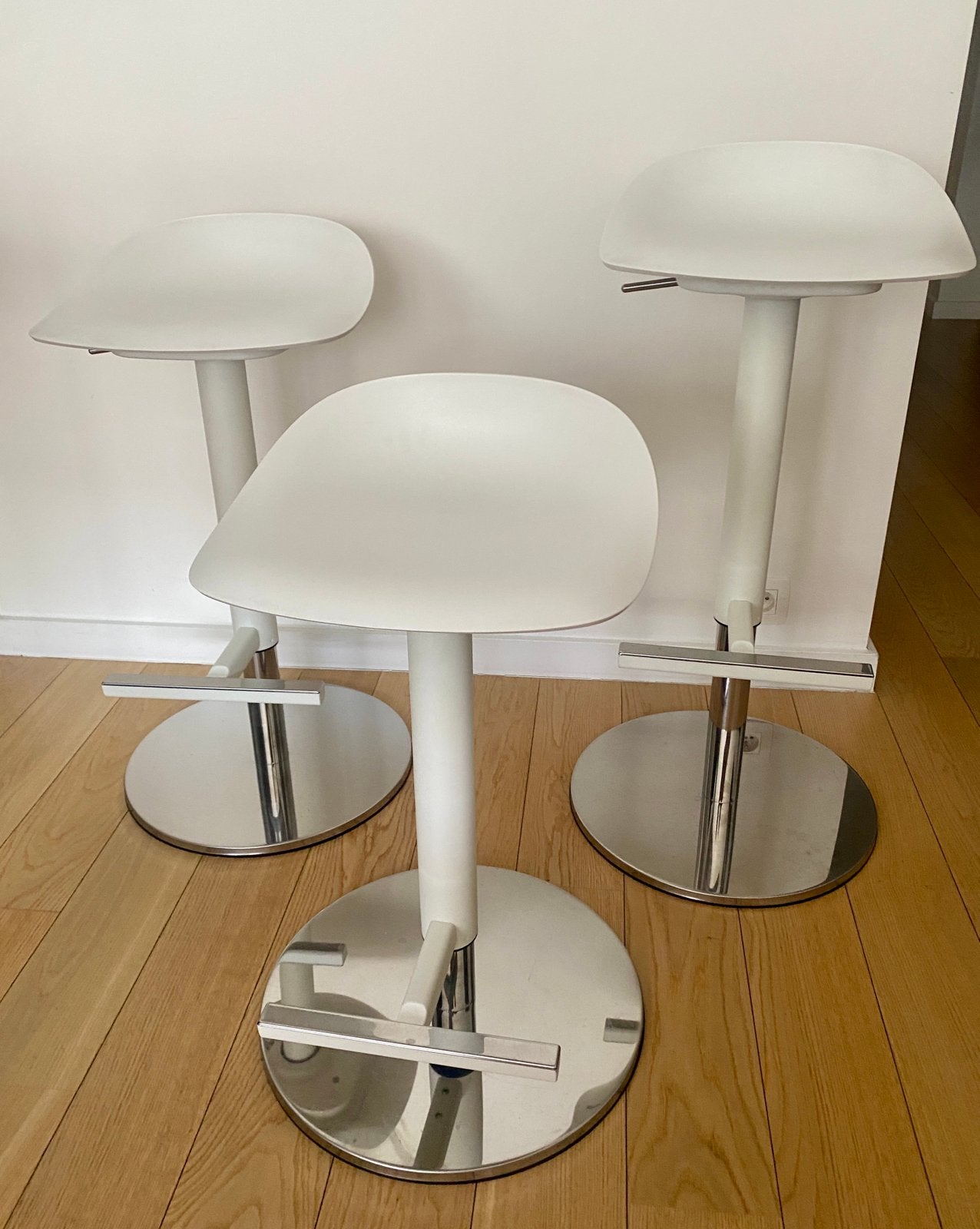 Lot de 3 tabourets de bar blancs réglables en hauteur, Ophalen, 60 tot 90 cm, Zo goed als nieuw, 3 krukken