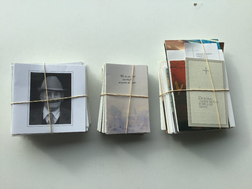 3 loten van diverse 50 rouwprentjes, gratis verzending, Verzamelen, Ophalen of Verzenden, Rouwkaart