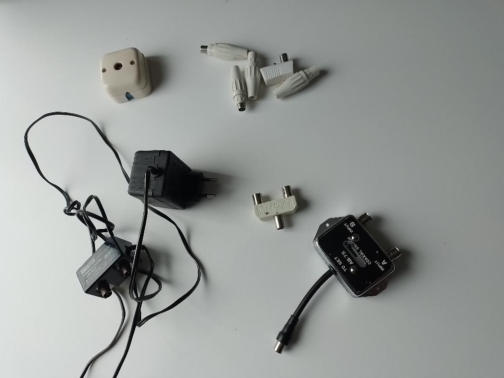 amplificateur d'antenne TV, interrupteur coaxial,..., Enlèvement ou Envoi, Comme neuf, Antenne