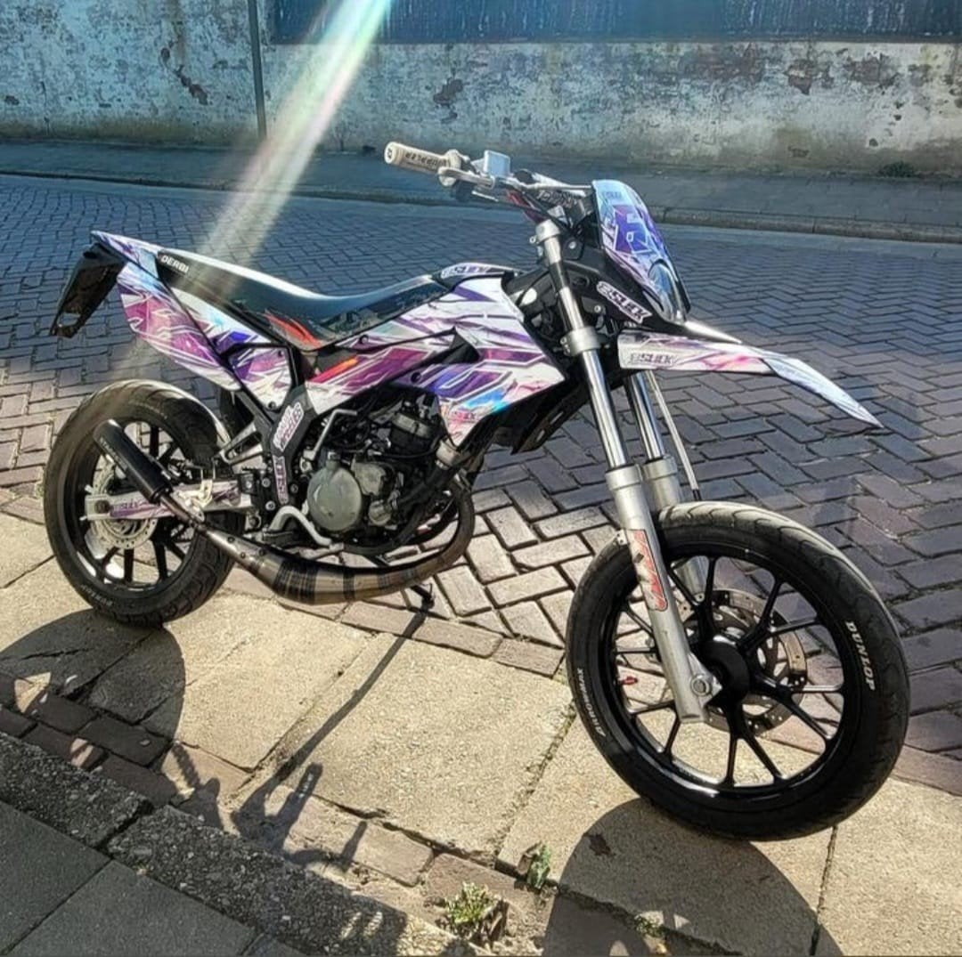 Derbi senda te koop, Enlèvement