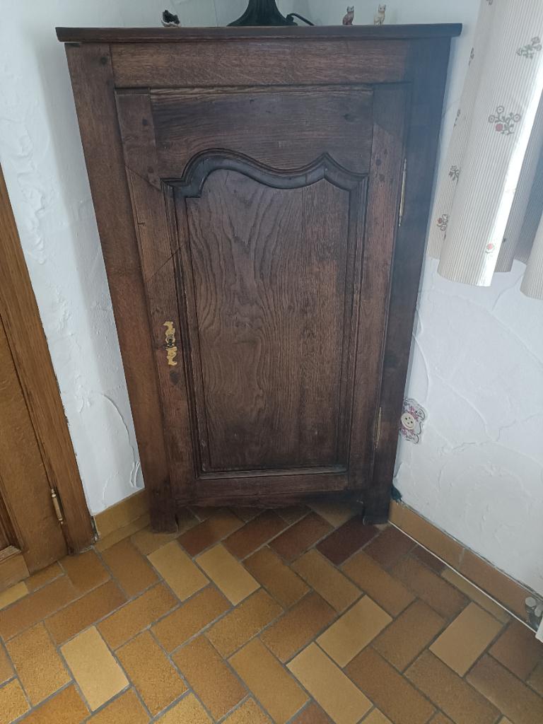 Meuble de coin ancien, Enlèvement