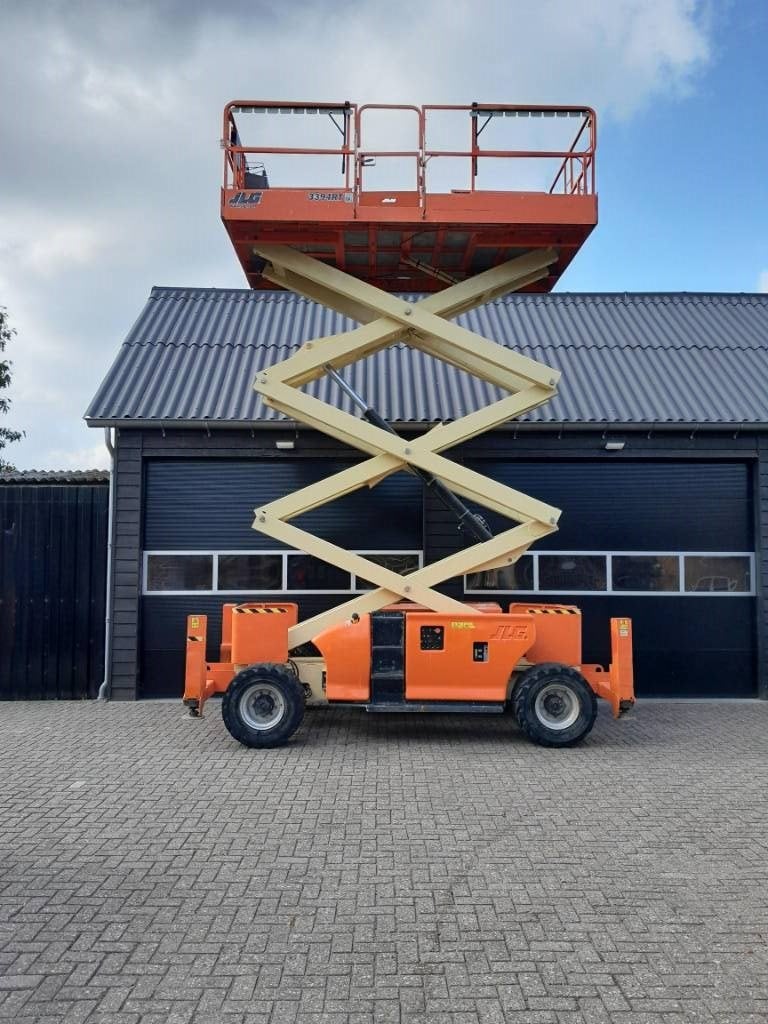 JLG 3394 RT ruwterrein 4x4 Schaarhoogwerker (bj 2011), Zakelijke goederen, Machines en Bouw | Liften, Steigers en Ladders