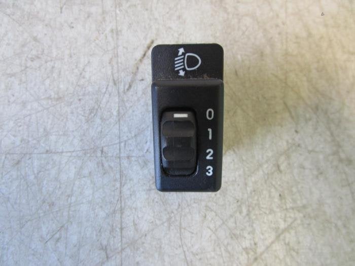 Commutateur phare hauteur réglable d'un Suzuki Wagon R+ (Wa, -, 3 mois de garantie, Utilisé, -