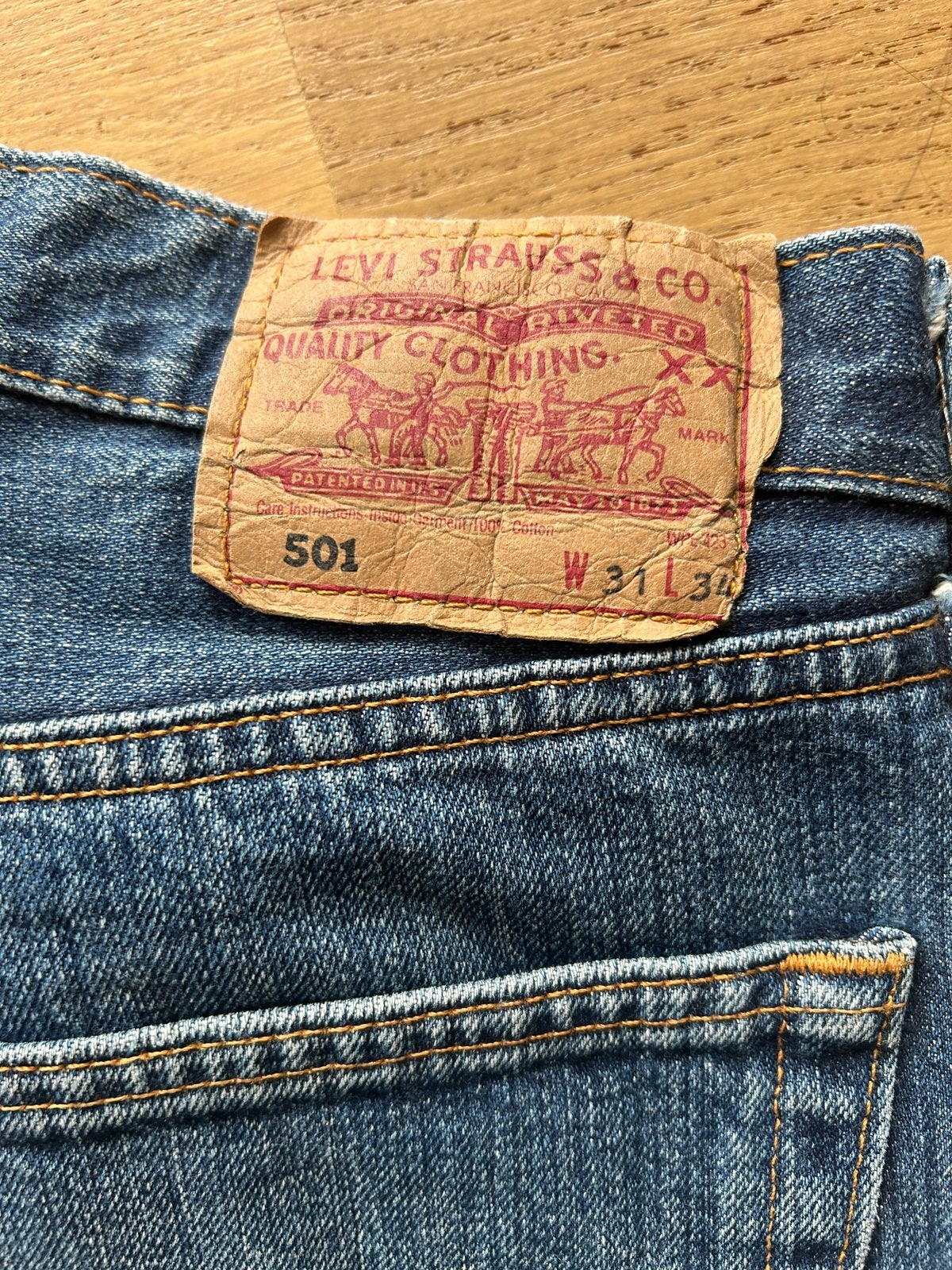 Jeans levi strauss & co, Vêtements | Hommes, Enlèvement, Comme neuf