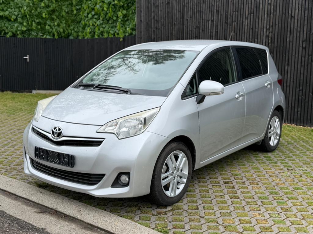 Toyota verso s 1.3 benzine automaat/camera, Autos, Toyota, Euro 5, Achat, Noir, 5 portes