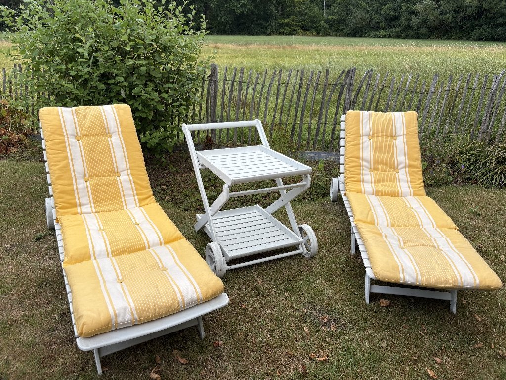 2 ligbedden & bijzettafel, Tuin en Terras, Ophalen, Zo goed als nieuw, Plastic, Inklapbaar