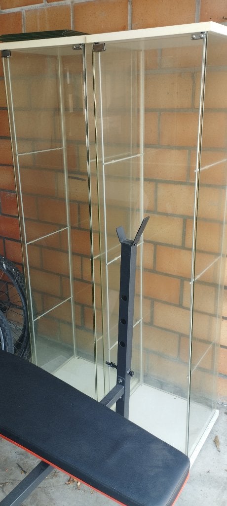 2 glazen vitrinekasten, Huis en Inrichting, Kasten | Vitrinekasten, Ophalen, Zo goed als nieuw