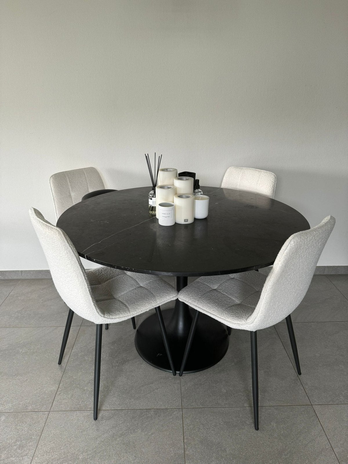 Table à manger design en marbre Ø120 — Nero Marquina, Maison & Meubles, Tables | Tables à manger, Comme neuf, Enlèvement