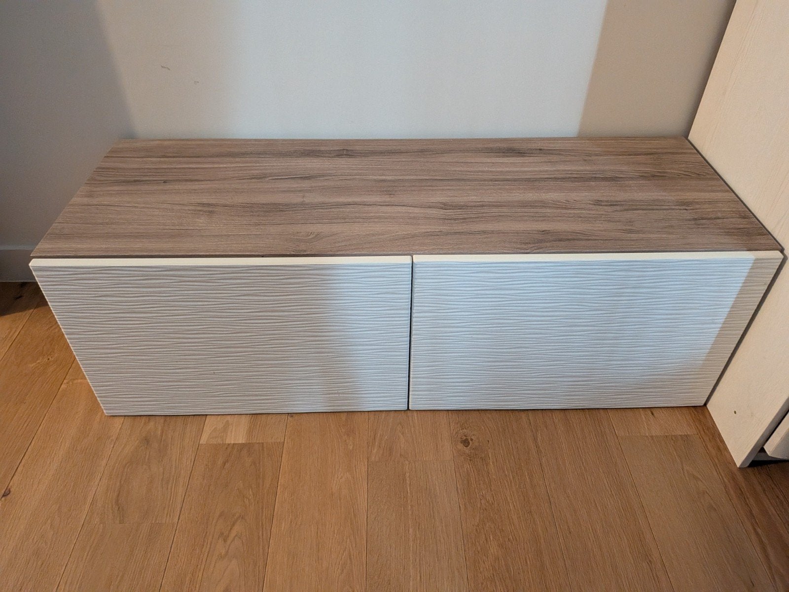 Ikea Besta avec portes LAXVIKEN 120 x 40 x 38, Maison & Meubles, Armoires | Commodes, Enlèvement