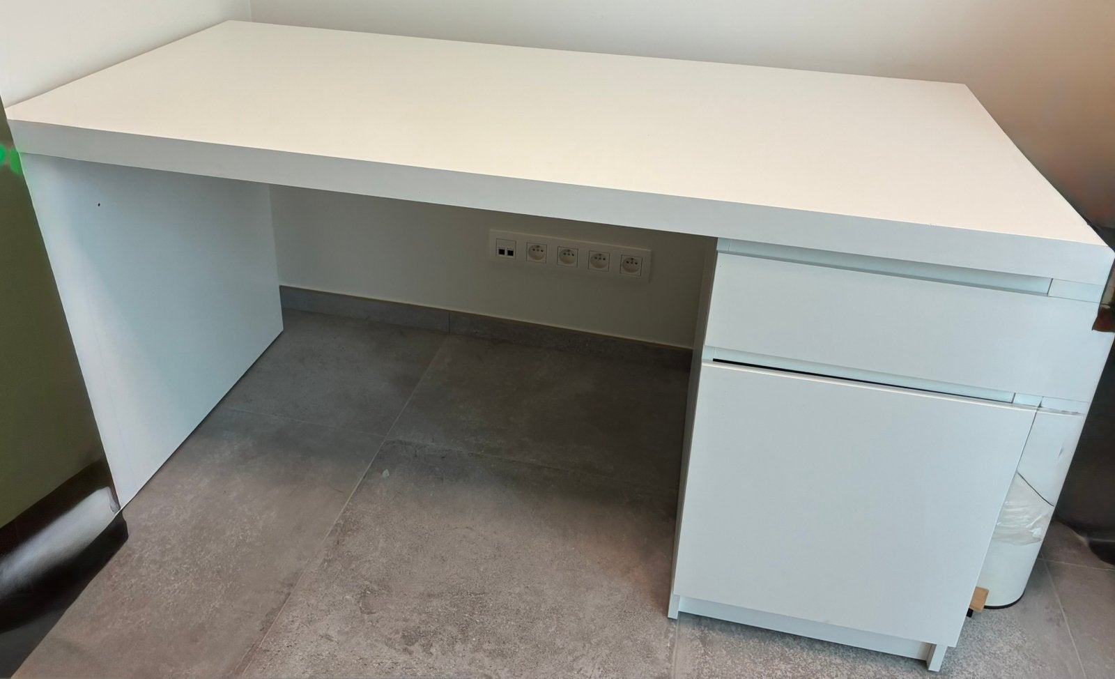 Bureau wit perfecte staat (Ikea), Huis en Inrichting, Ophalen, Hout, Zo goed als nieuw, IKEA