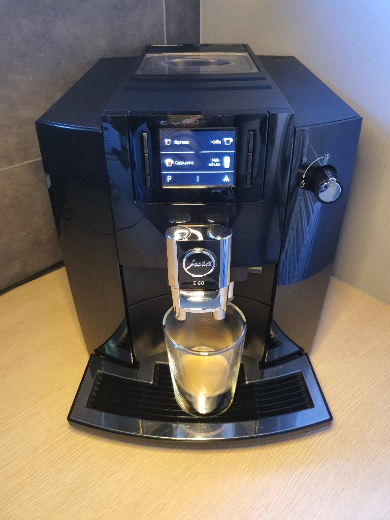 Jura E60 renouvelée !, Machine à espresso, Café en grains, Reconditionné, 4 à 10 tasses