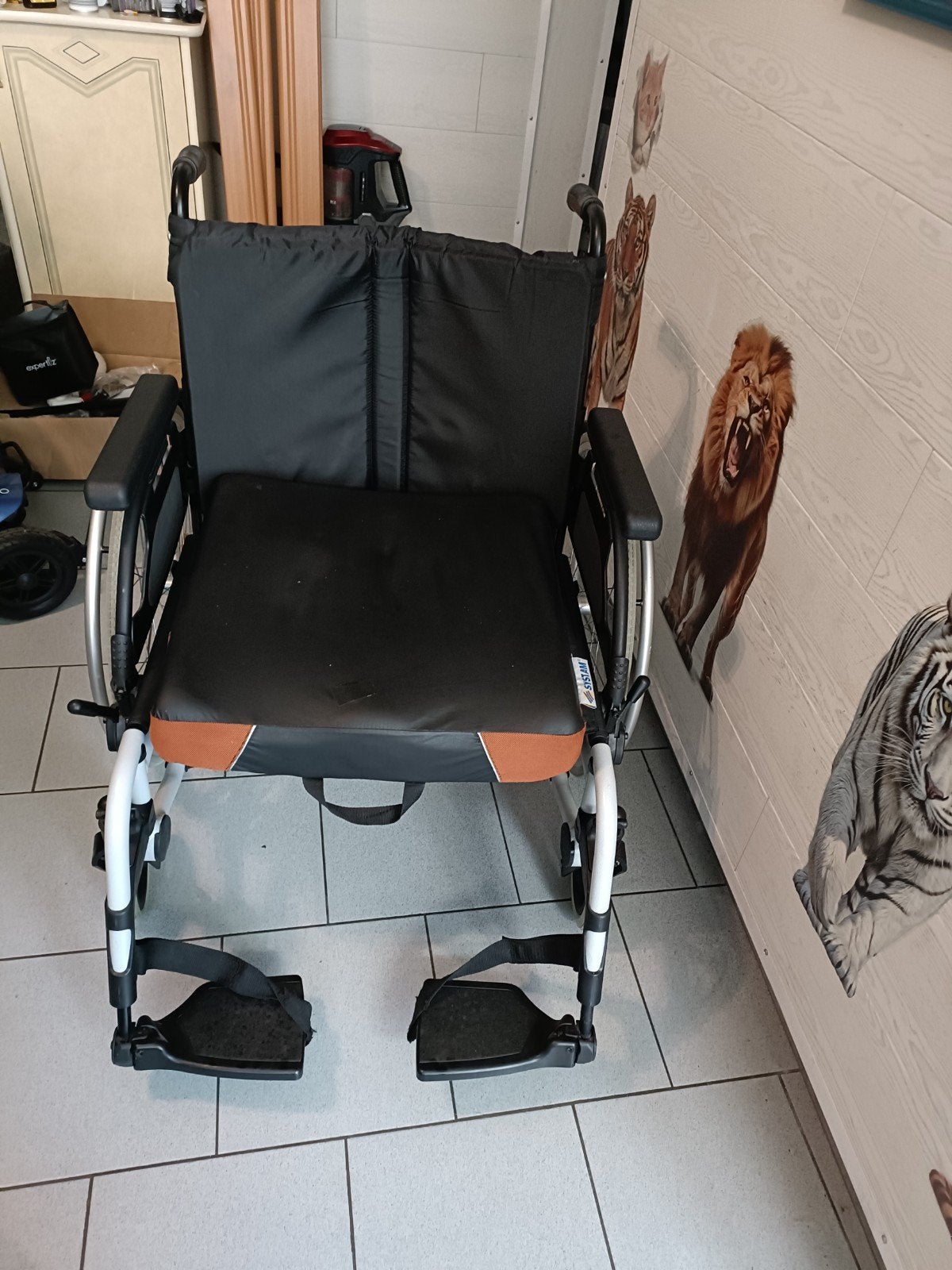 Chaise roulante pliable,démontable BREEZY RUBIX2 60cm 160KG, Divers, Chaises roulantes, Enlèvement
