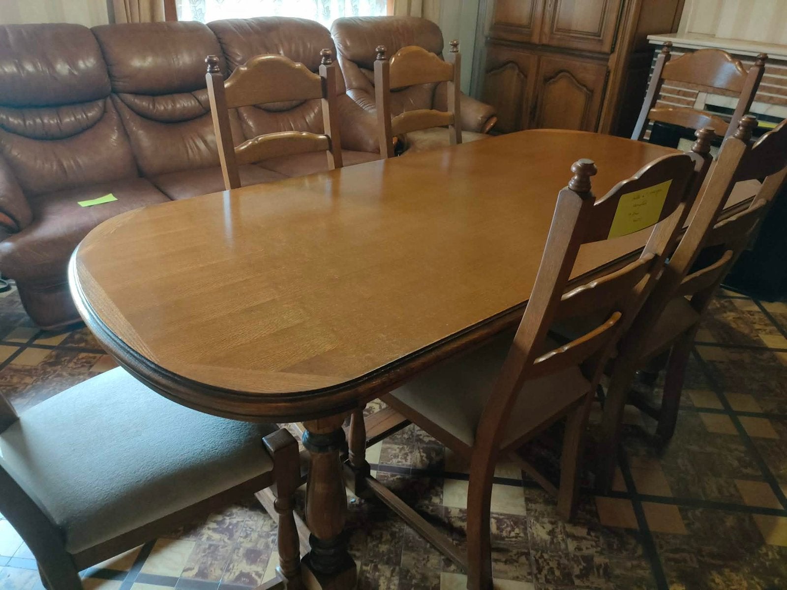 Salle à manger, Enlèvement