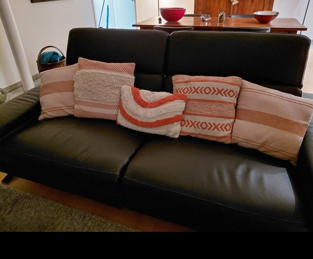 5 kussens in perfecte staat
40 cm op 40
gekocht in Spanje ei, Ophalen