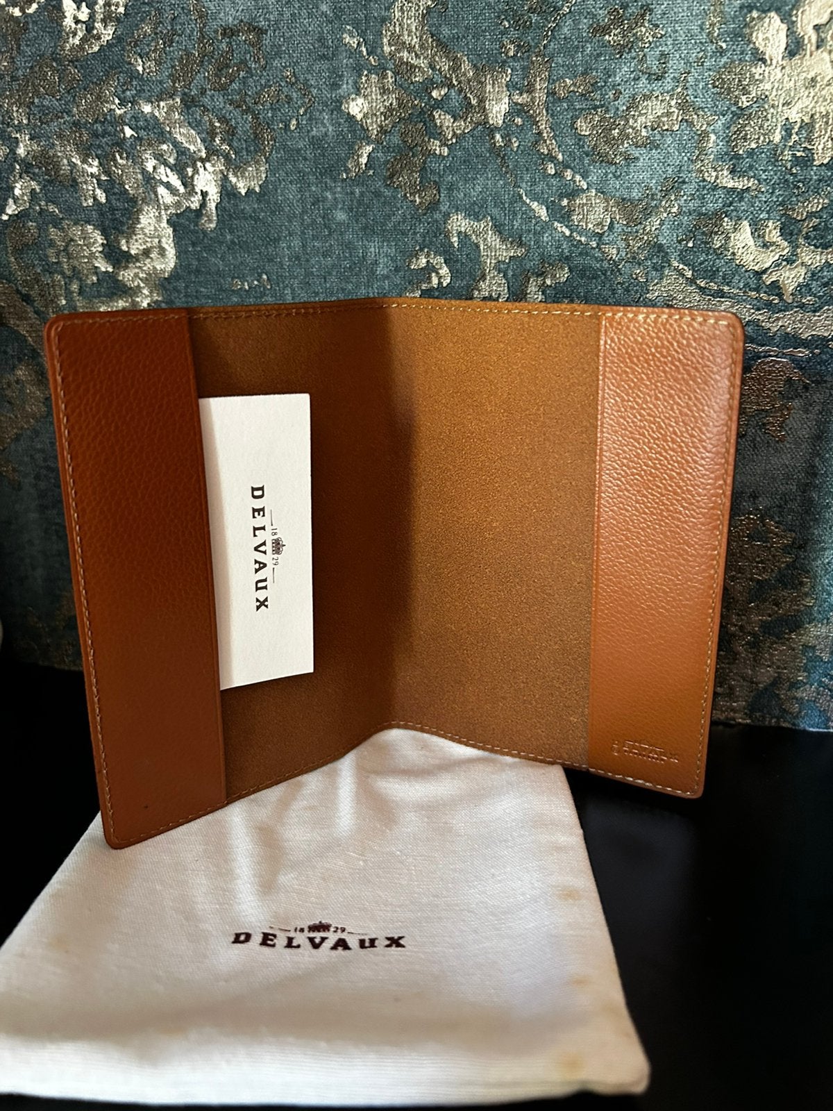 AUTHENTIEK DELVAUX PASSPORT HOUDER, Enlèvement ou Envoi, Comme neuf