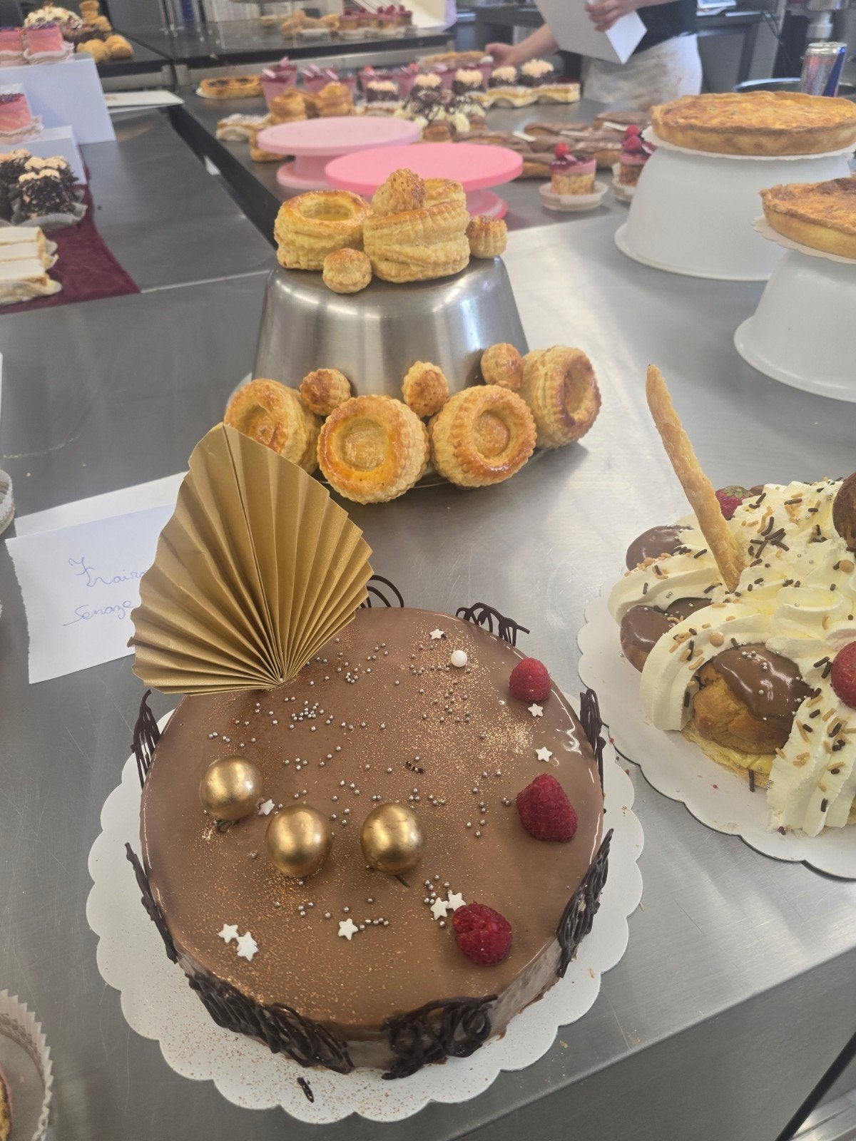 Gâteau personnalisé et cupcakes sur commande, Hobby & Loisirs créatifs, Articles de fête | Location, Enlèvement