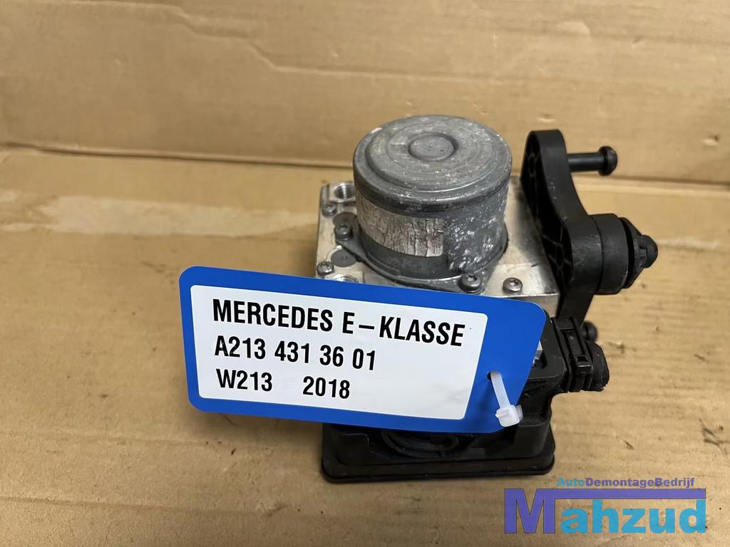 MERCEDES E-KLASSE W213 2.0 E220 ABS pomp A2134313601, Gebruikt, Mercedes-Benz AG, Mercedes-Benz, Mercedesstrasse 120
70372  Stuttgart, DE