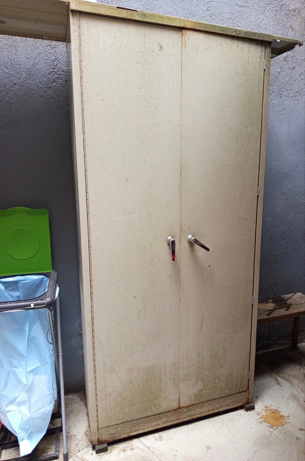 metalen kast en zonnescherm, Doe-het-zelf en Bouw, Metalen, Ophalen