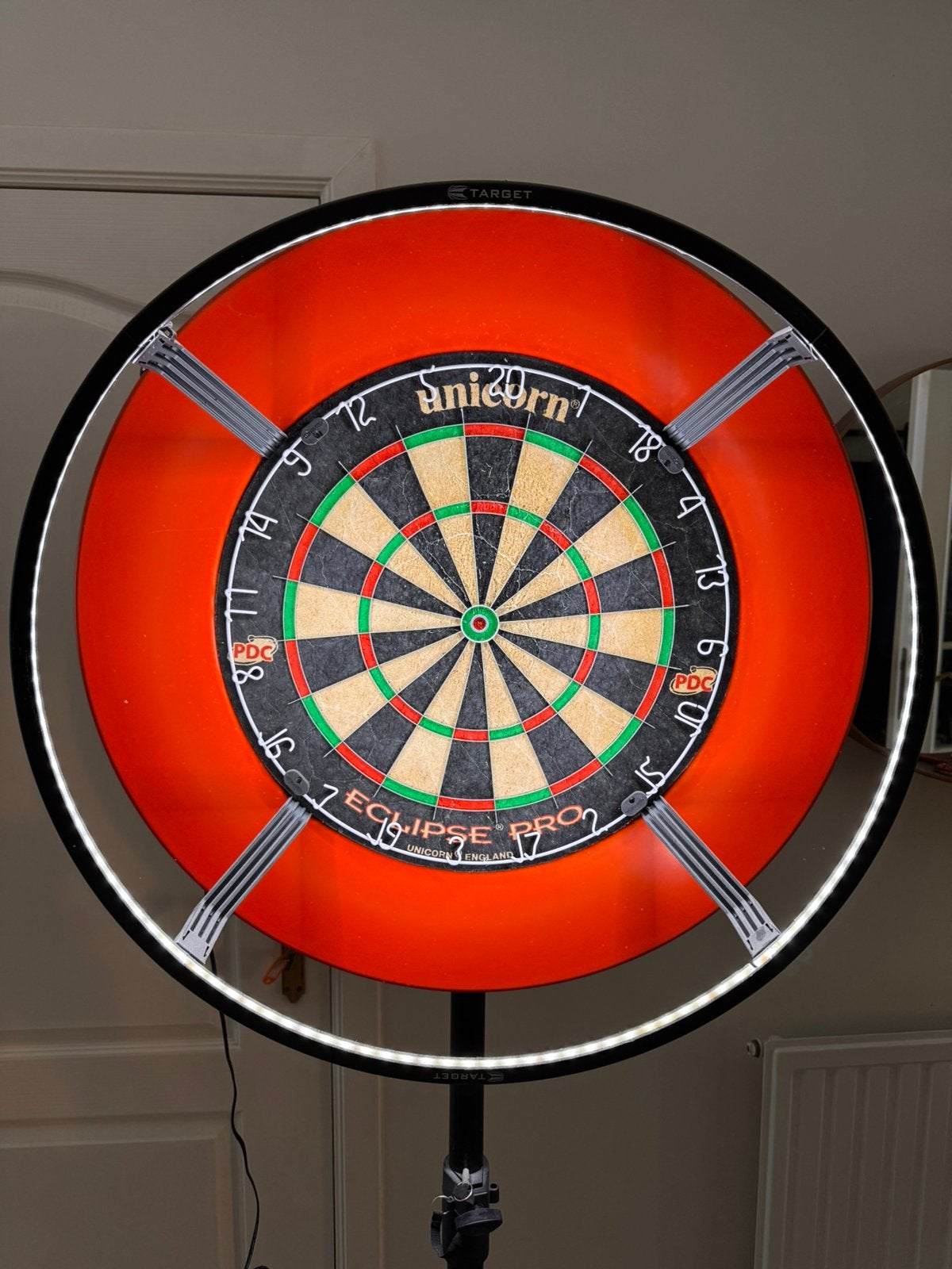 Staander met dartsbord + licht + surround, Ophalen, Gebruikt, Dartbord