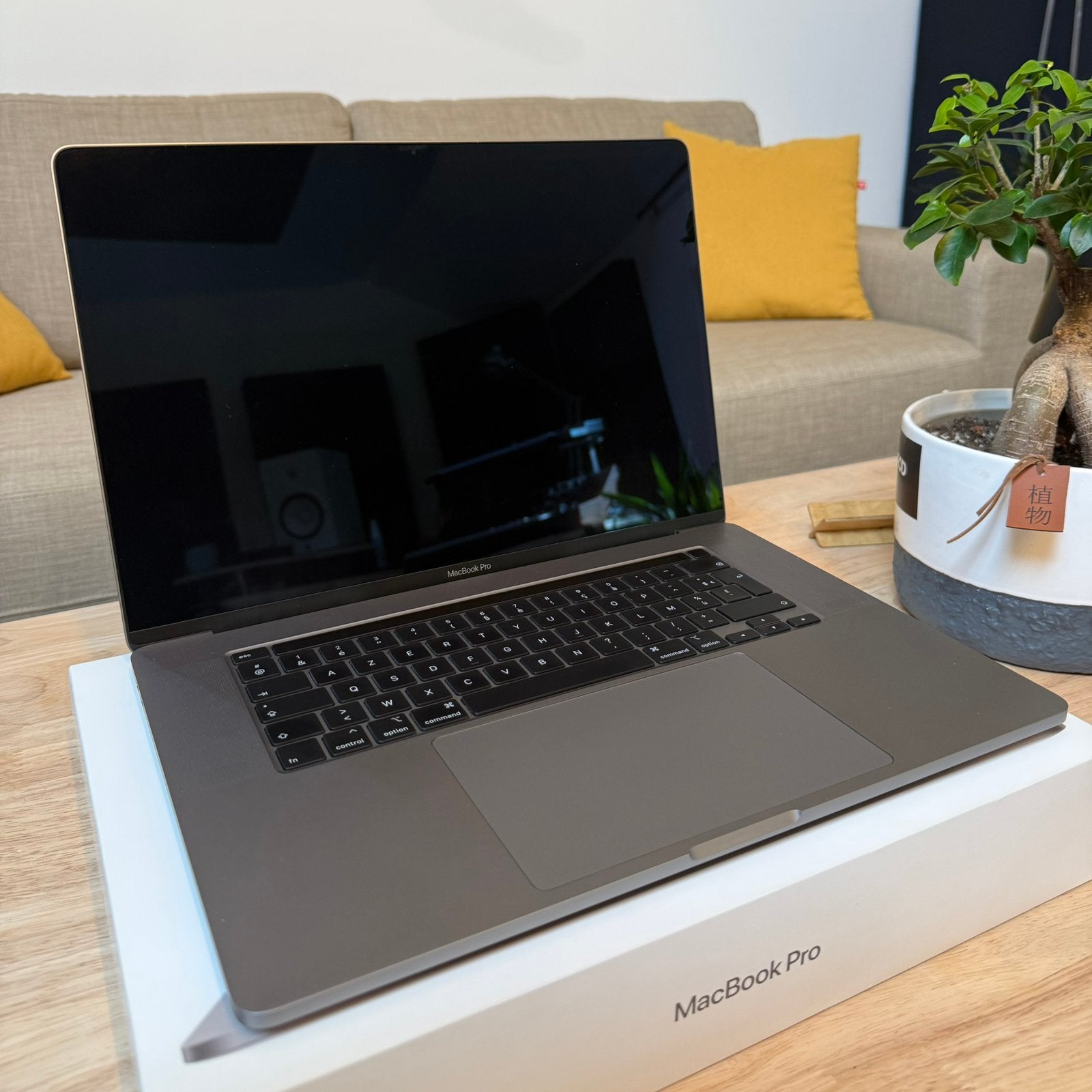 MacBook Pro 16' uit 2019, Computers en Software, Ophalen, Zo goed als nieuw, MacBook