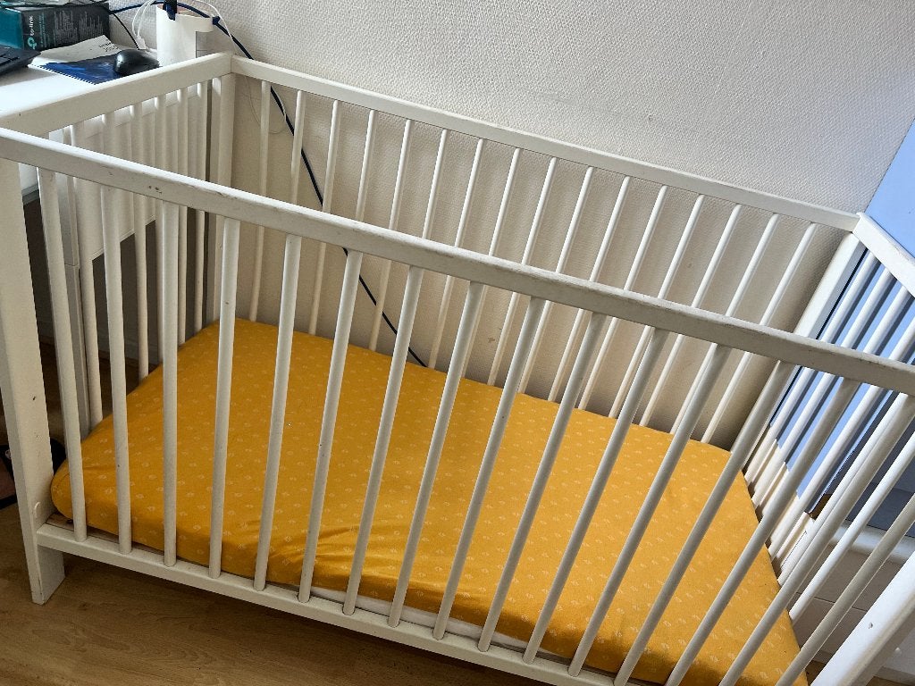 Bed met spijlen, wit, 60x120 cm, Huis en Inrichting, Slaapkamer | Bedden, Ophalen, Wit, Lit à barreaux, 190 cm of minder