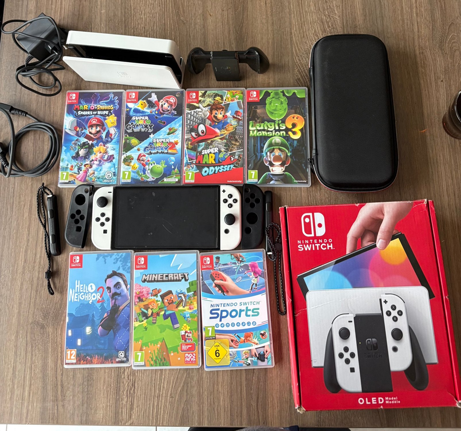 Nintendo Switch OLED in zeer goede staat te koop., Switch OLED, Comme neuf, Enlèvement, Avec jeux