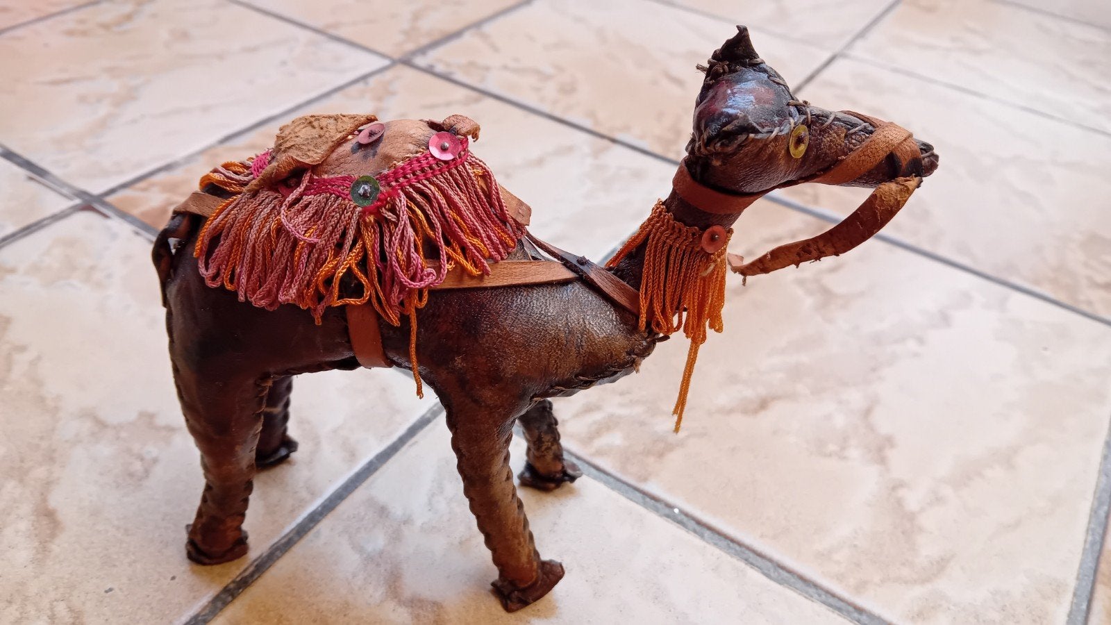 Figurine chameau en cuir, Antiquités & Art, Afrique, Enlèvement ou Envoi, Autres matériaux