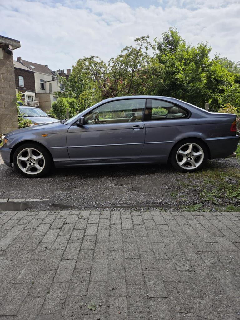 BMW 138i coupe (E46), Auto's, Achterwielaandrijving, Beige, Leder en Stof, Handgeschakeld