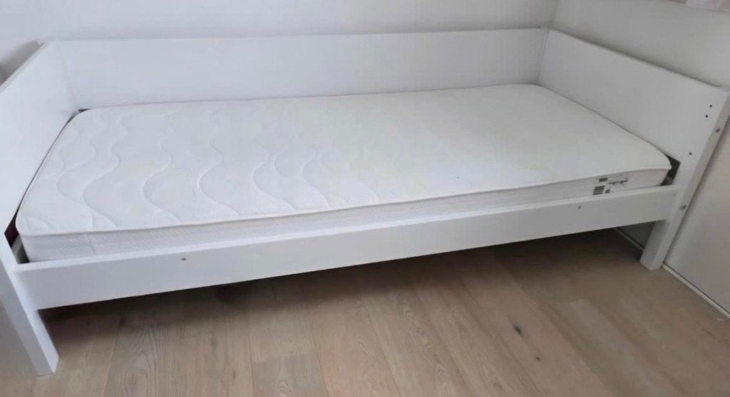 FLEXA-bed met verhoogde poten, ladder en nachtkastje, Ophalen, Gebruikt, Halfhoogslaper