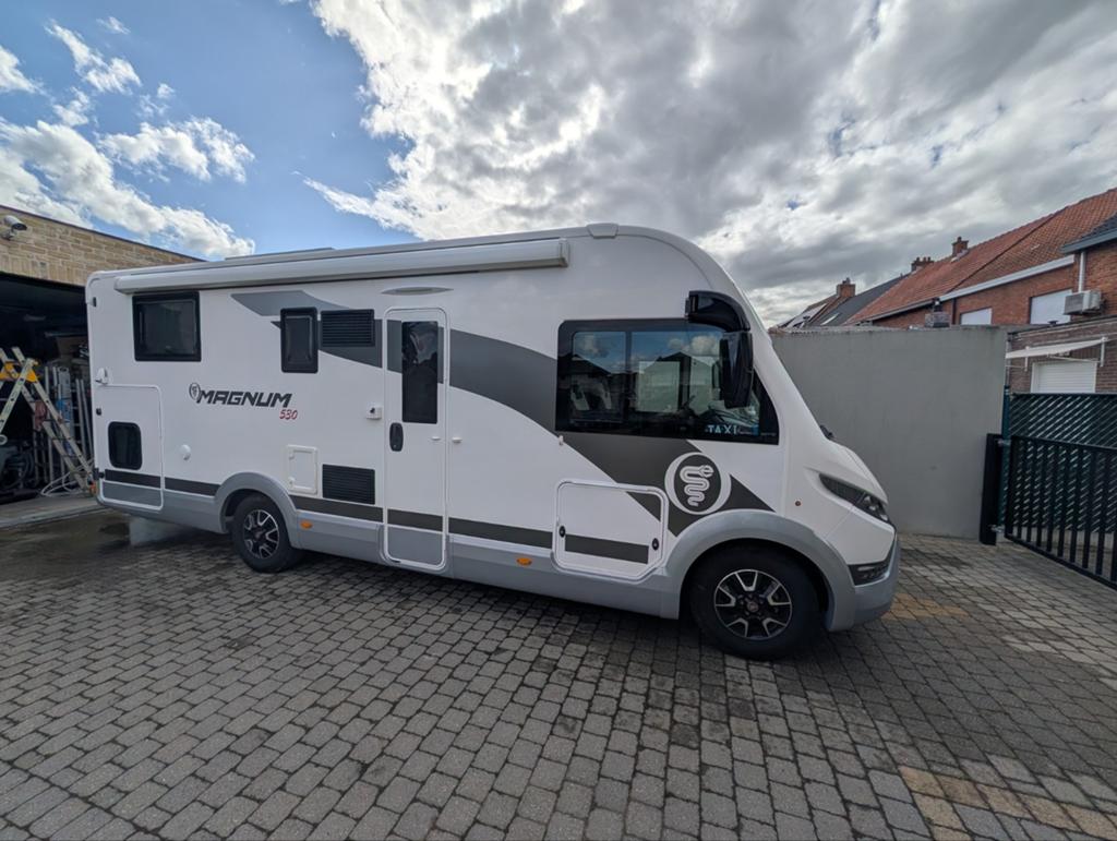 Elnagh Magnum 530 full, Caravans en Kamperen, Mobilhomes, Automaat, Omvormer, Ringverwarming, Fiat