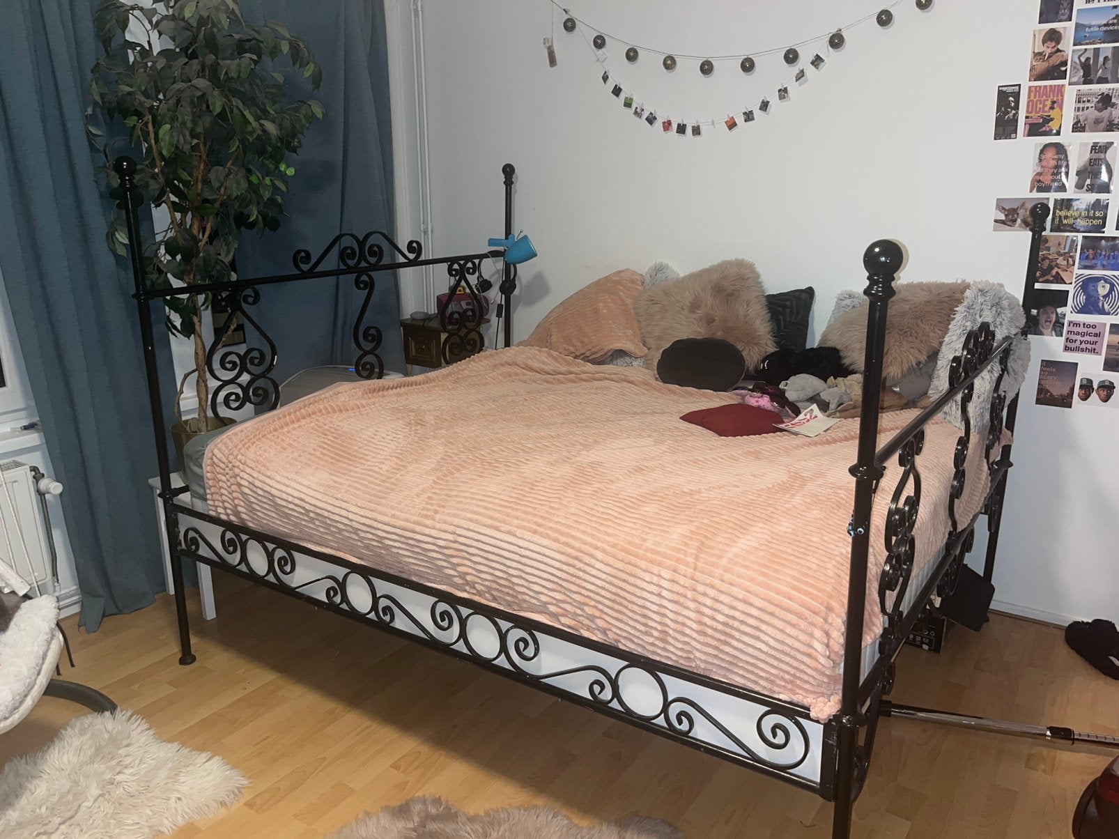 Smeedijzeren bed 160x200 op voge poten, Ophalen