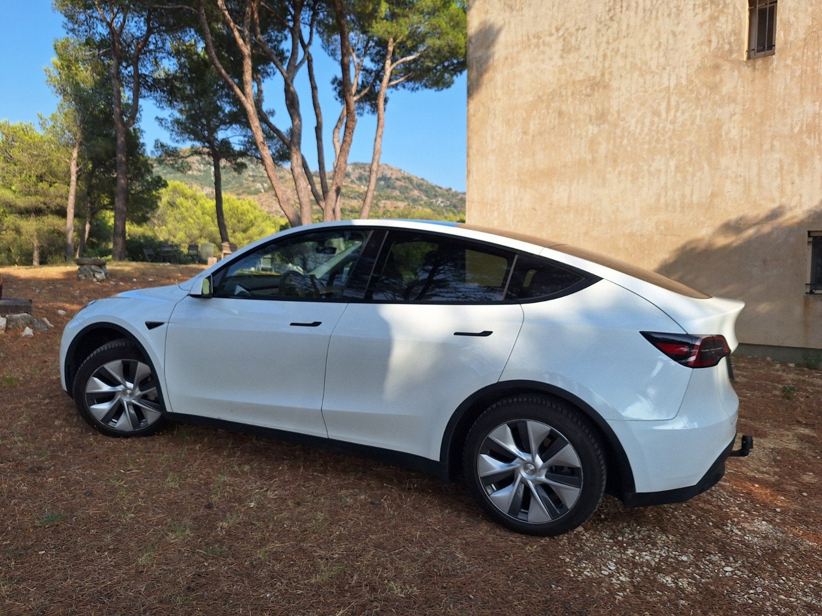 Tesla Y model dual motor met trekhaak. Nieuwe banden, Auto's, Tesla, Particulier, Te koop