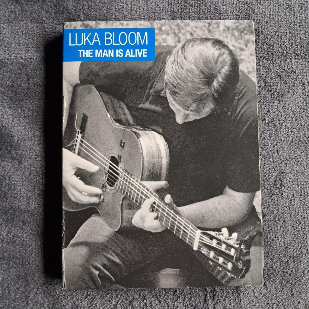 CD + 2x DVD Luka Bloom - The Man Is Alive, CD & DVD, CD | Rock, Utilisé, Chanteur-compositeur, Enlèvement ou Envoi