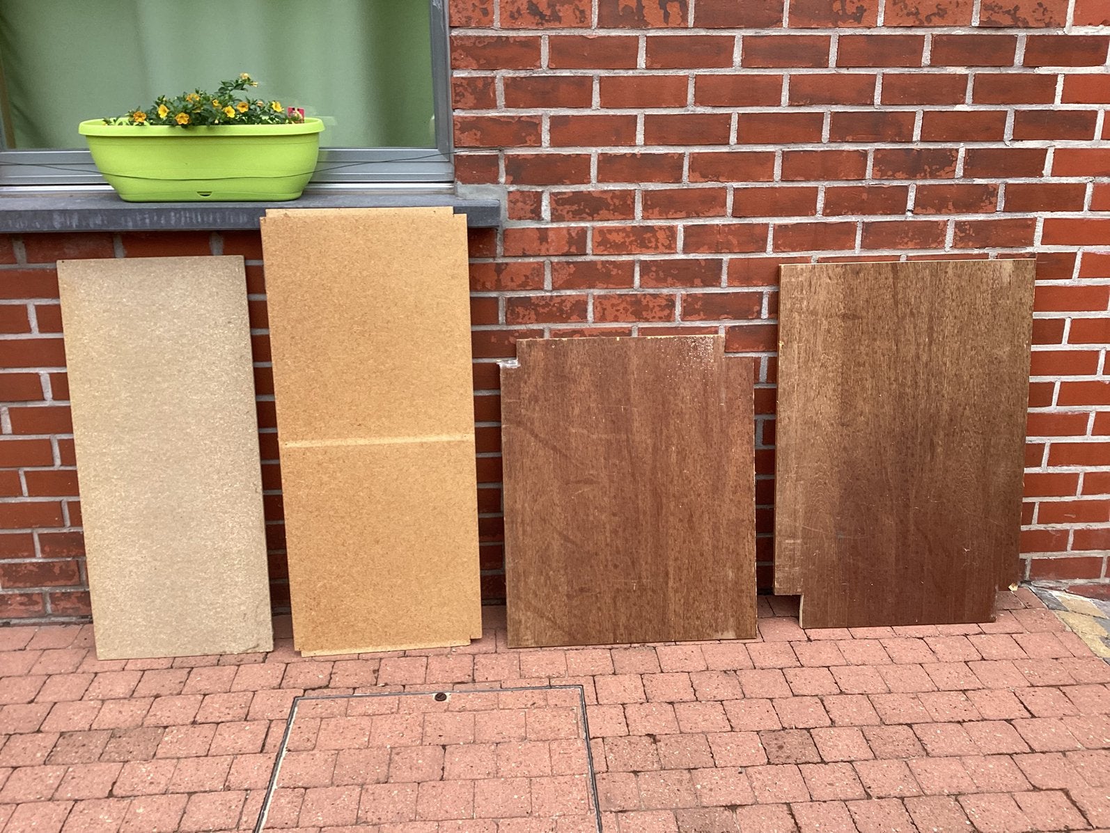 4 assiettes en bois réunies. Gratuit., Antiquités & Art, Antiquités | Outils & Instruments, Enlèvement