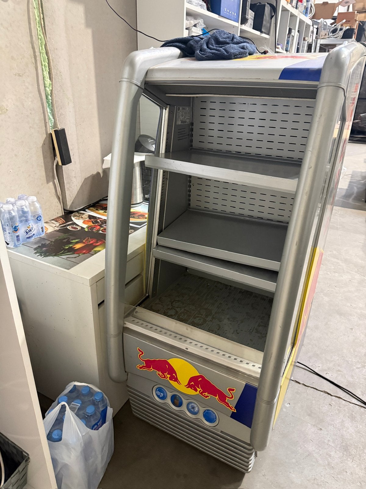 Redbull koelkast open vitrine, Ophalen, Zo goed als nieuw
