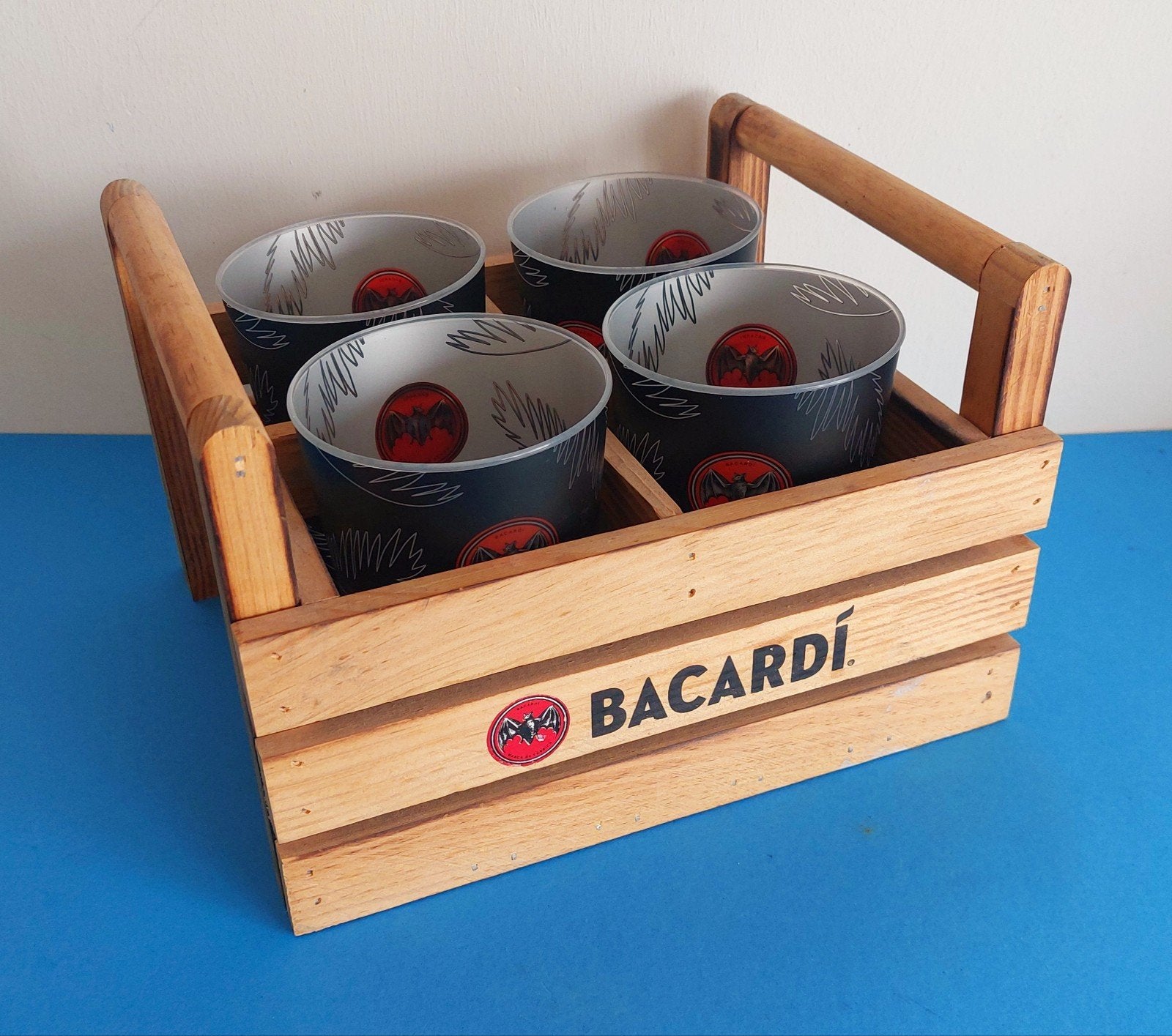 Casier avec 4 gobelets lumineux Bacardi, Collections, Enlèvement ou Envoi, Comme neuf, Ustensile