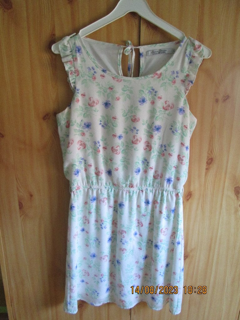 Robe blanche à fleurs « Lola & Liza » Taille XS, Vêtements | Femmes, Robes, Lola liza, Comme neuf, Enlèvement, Taille 34 (XS) ou plus petite