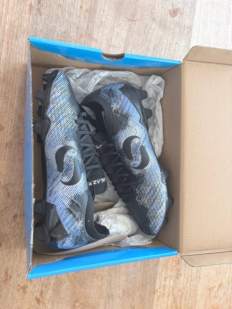 Nieuwe Sondico Blaze Voetbalschoenen  maat 35.5, Enlèvement, Neuf, Chaussures