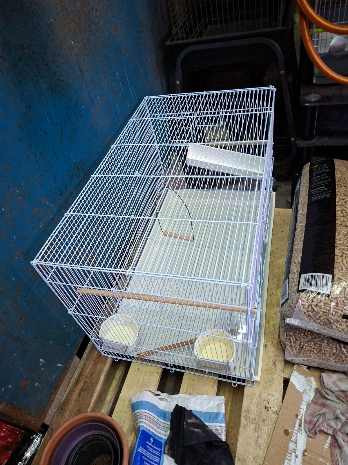 Grande cage, Cage