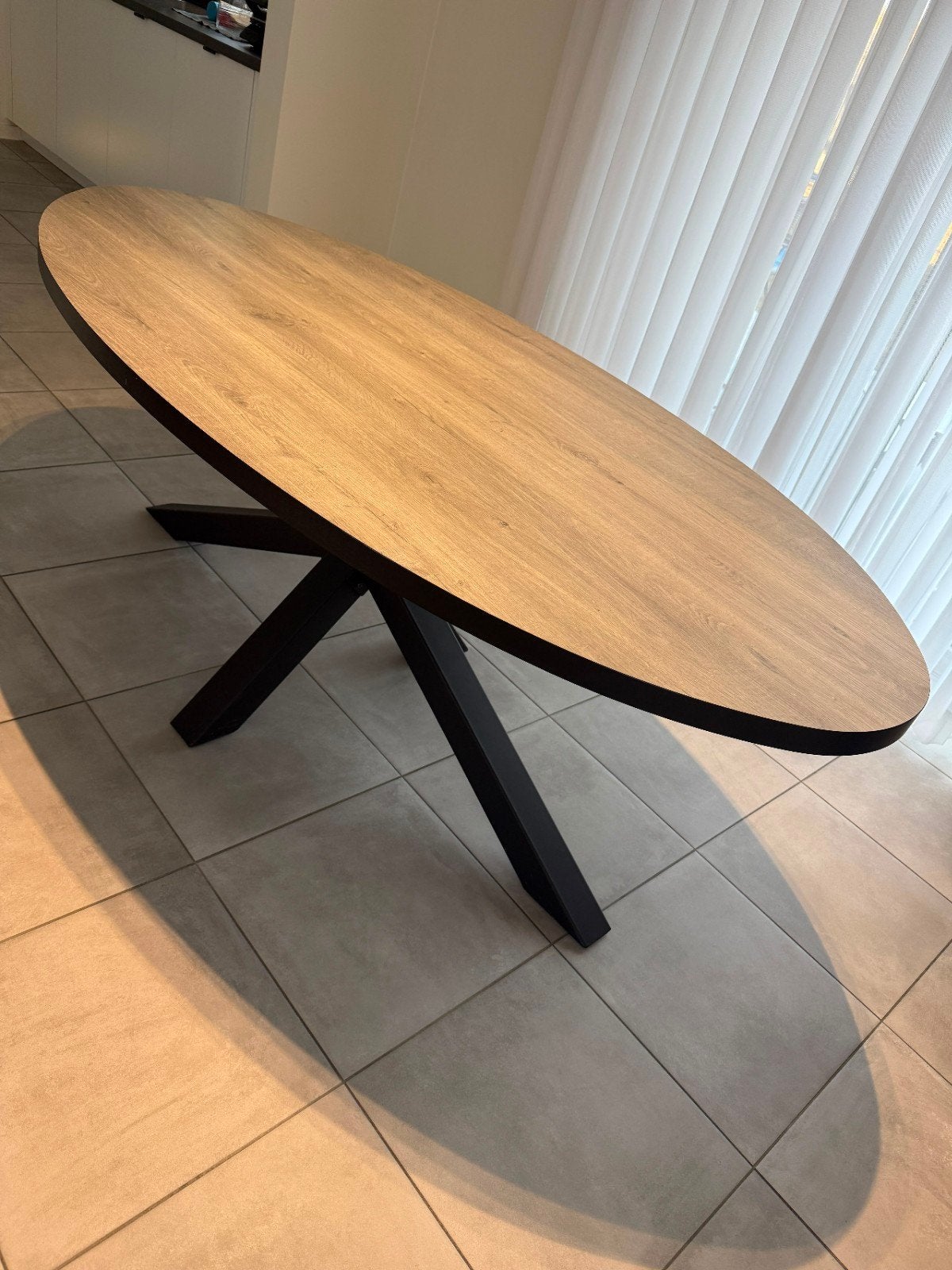 Tafel in zeer goede staat !, Huis en Inrichting, Ophalen, Rond, 200 cm of meer, 50 tot 100 cm