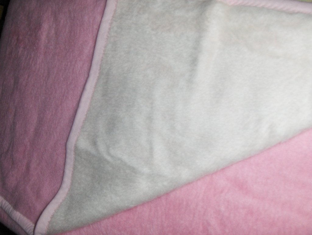 Couverture lit cage double face rose et blanc. 1m50x90cm., Enfants & Bébés, Chambre d'enfant | Linge de lit, Enlèvement ou Envoi