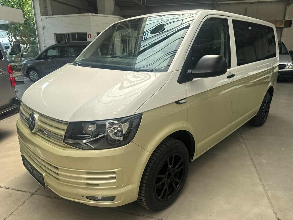 2017 Volkswagen Transporter - 4x4 - 102000km, Auto's, Volkswagen, Automaat, Monovolume, Gebruikt, Euro 6