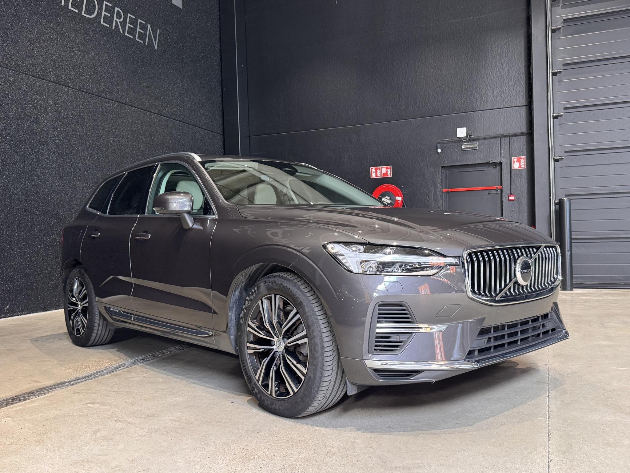 Volvo XC60 T6 Recharge 4x4 Geartronic Inscription, 12 kWh, Argent ou Gris, Electronic Stability Program (ESP), 2169 kg