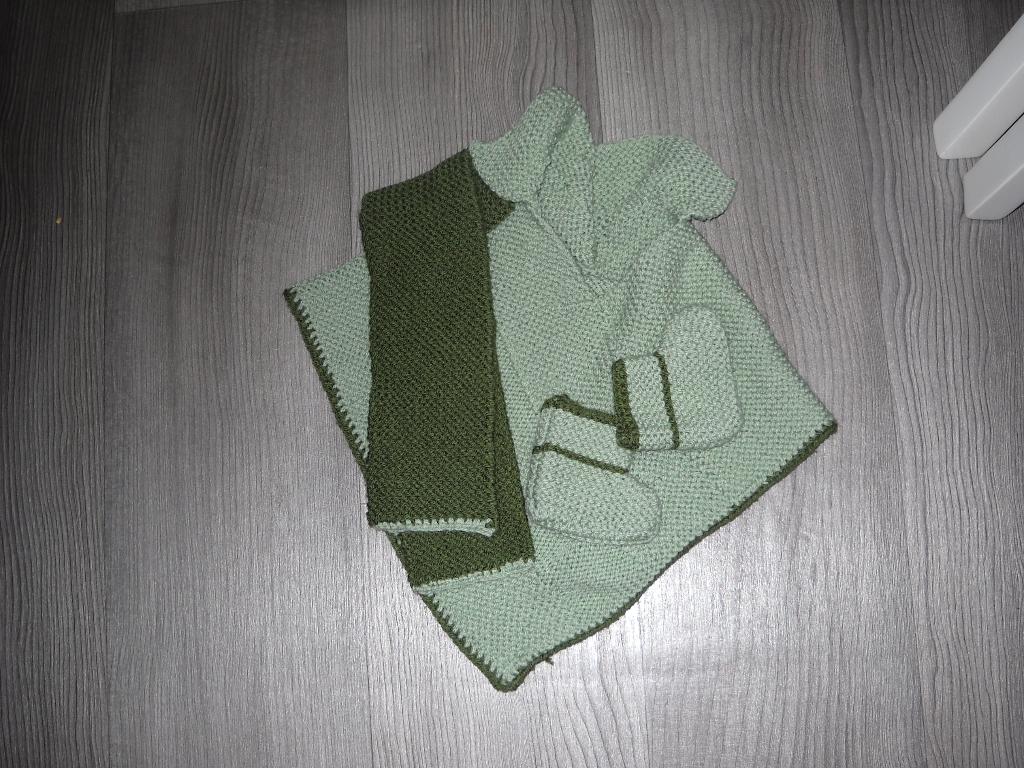 poncho-slofjes -sjaal-handwerk-niet gedragen-maat 62-68, Kinderen en Baby's, Babykleding | Maat 62, Ophalen, Zo goed als nieuw