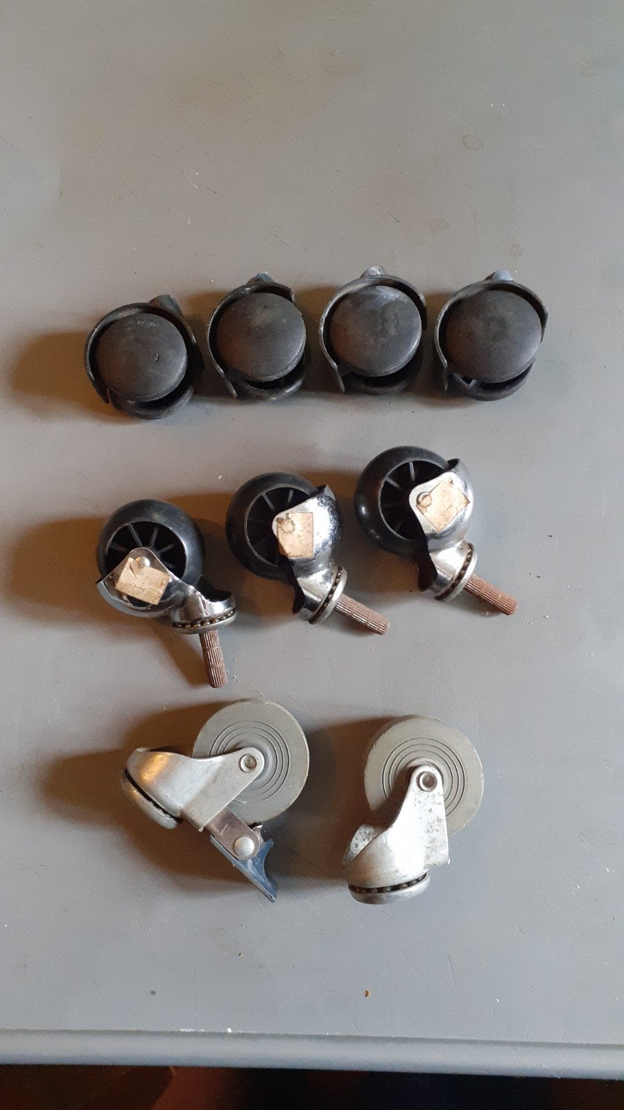 lot de 9 roulettes pour meuble, Enlèvement ou Envoi, Plastique, Gris